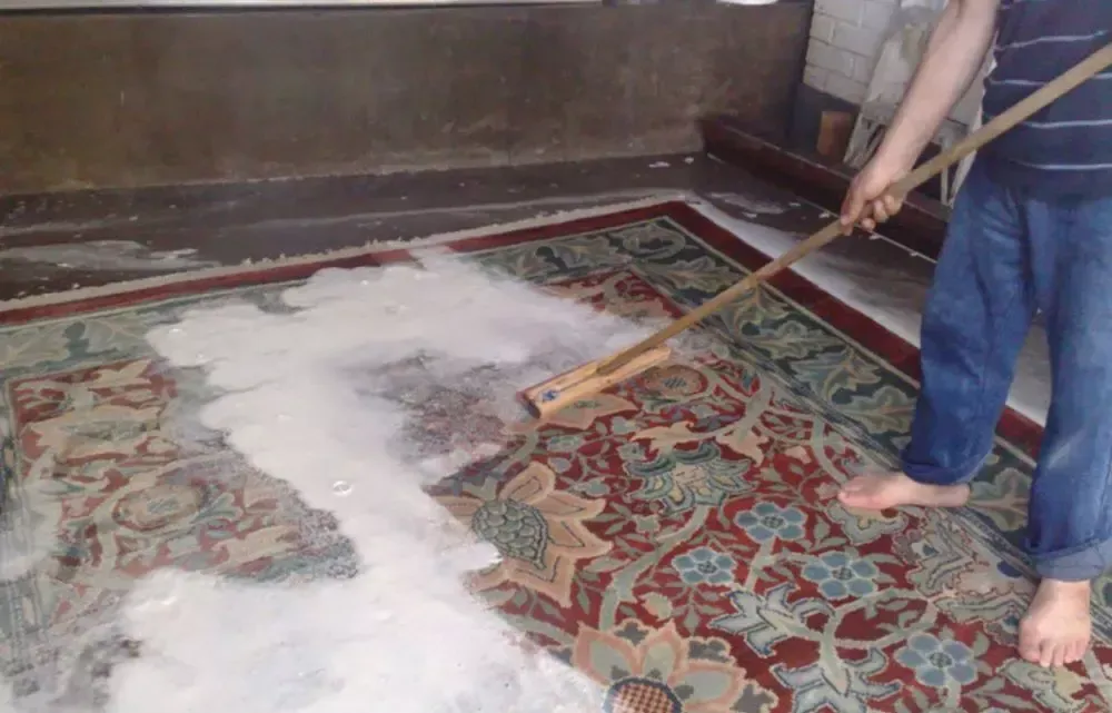 شستشوی فرش با پودر صابون